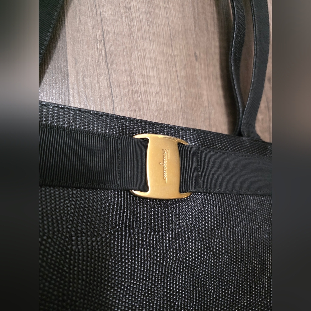 SALVATORE FERRAGAMO REPTILE vara Bow Black Tote Bag Y2K Gold Quiet Luxury Preppy - Picture 4 of 16